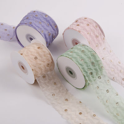 50 มิลลิเมตร Organza Ribbon with Dot Pattern Gold Foil Printed Polyester Organza Ribbon OEM สะอาดต่อสิ่งแวดล้อม