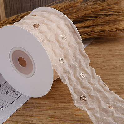 50 มิลลิเมตร Organza Ribbon with Dot Pattern Gold Foil Printed Polyester Organza Ribbon OEM สะอาดต่อสิ่งแวดล้อม