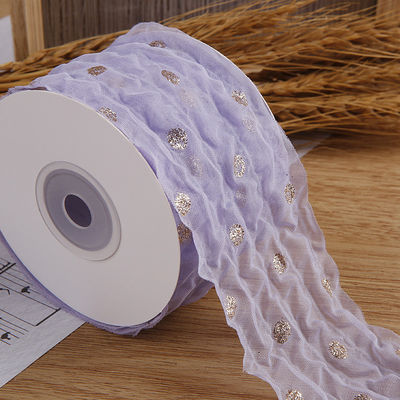 50 มิลลิเมตร Organza Ribbon with Dot Pattern Gold Foil Printed Polyester Organza Ribbon OEM สะอาดต่อสิ่งแวดล้อม