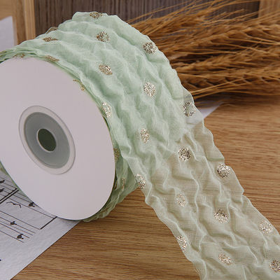 50 มิลลิเมตร Organza Ribbon with Dot Pattern Gold Foil Printed Polyester Organza Ribbon OEM สะอาดต่อสิ่งแวดล้อม