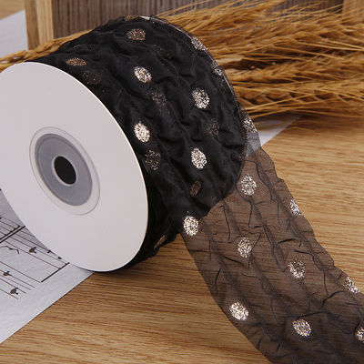 50 มิลลิเมตร Organza Ribbon with Dot Pattern Gold Foil Printed Polyester Organza Ribbon OEM สะอาดต่อสิ่งแวดล้อม
