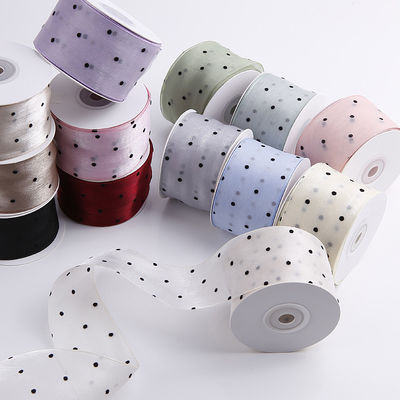 25-50mm Organza Ribbon with Dot Pattern พิมพ์พอลิเอสเตอร์ Organza Ribbon OEM สะดวกต่อสิ่งแวดล้อม