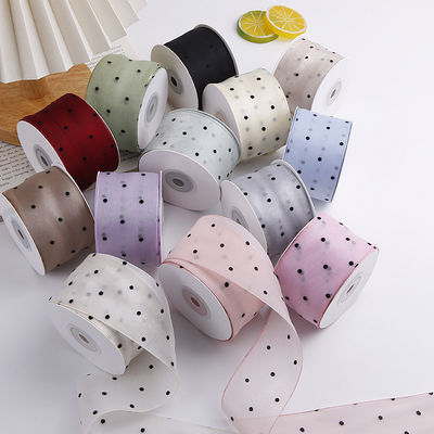 25-50mm Organza Ribbon with Dot Pattern พิมพ์พอลิเอสเตอร์ Organza Ribbon OEM สะดวกต่อสิ่งแวดล้อม
