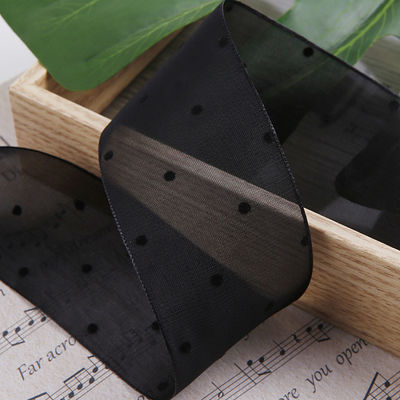 25-50mm Organza Ribbon with Dot Pattern พิมพ์พอลิเอสเตอร์ Organza Ribbon OEM สะดวกต่อสิ่งแวดล้อม