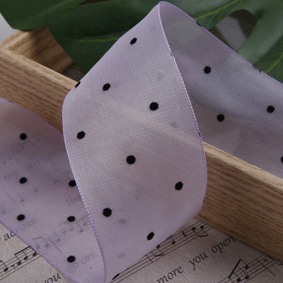 25-50mm Organza Ribbon with Dot Pattern พิมพ์พอลิเอสเตอร์ Organza Ribbon OEM สะดวกต่อสิ่งแวดล้อม