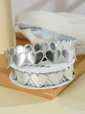 1.5cm*9m 2.5cm*9m Heart Shape วันวาเลนไทน์ พอลิเอสเตอร์ เครื่องรางของขวัญ สําหรับบรรจุของขวัญหรู