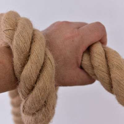 6 มิลลิเมตร-60 มิลลิเมตร สีเหลือง Jute 3 สายเชือกบิดที่ใช้ในเครื่องประดับหรือเชือกตกปลาทะเล